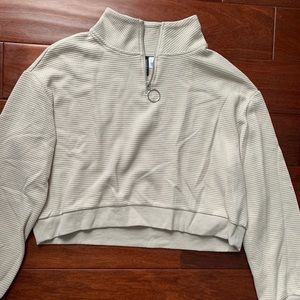 H&M Cropped quarter zip